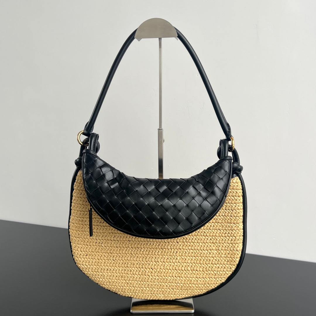 BOTTEGA VENETA SHOULDER BAG collection