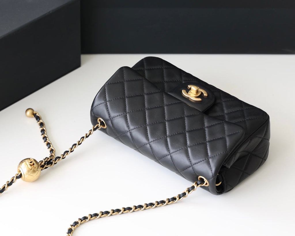 CHANEL FLAP BAG 20CM GOLD HARDWARE BLACK LAMBSKIN