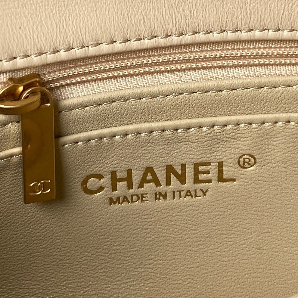 CHANEL 25S FLAP BAG 20 IN BEIGE LAMBSKIN WITH GOLD HARDWARE