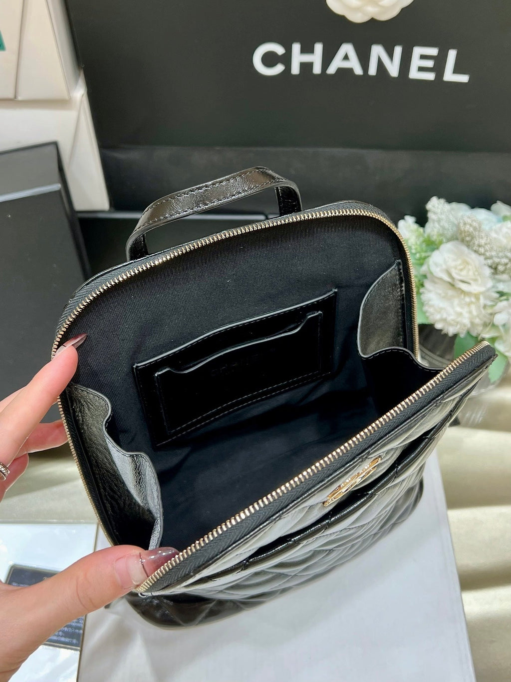 CHANEL 25S BACKPACK 23 IN BLACK SHINY CALFSKIN GOLD HARDWARE