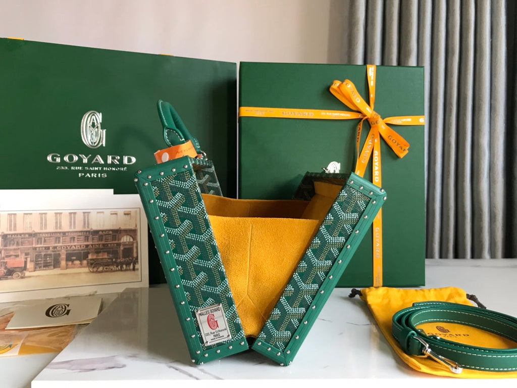 GRAND HÔTEL TRUNK BAG 24 IN GREEN GOYARDINE CANVAS AND CALFSKIN