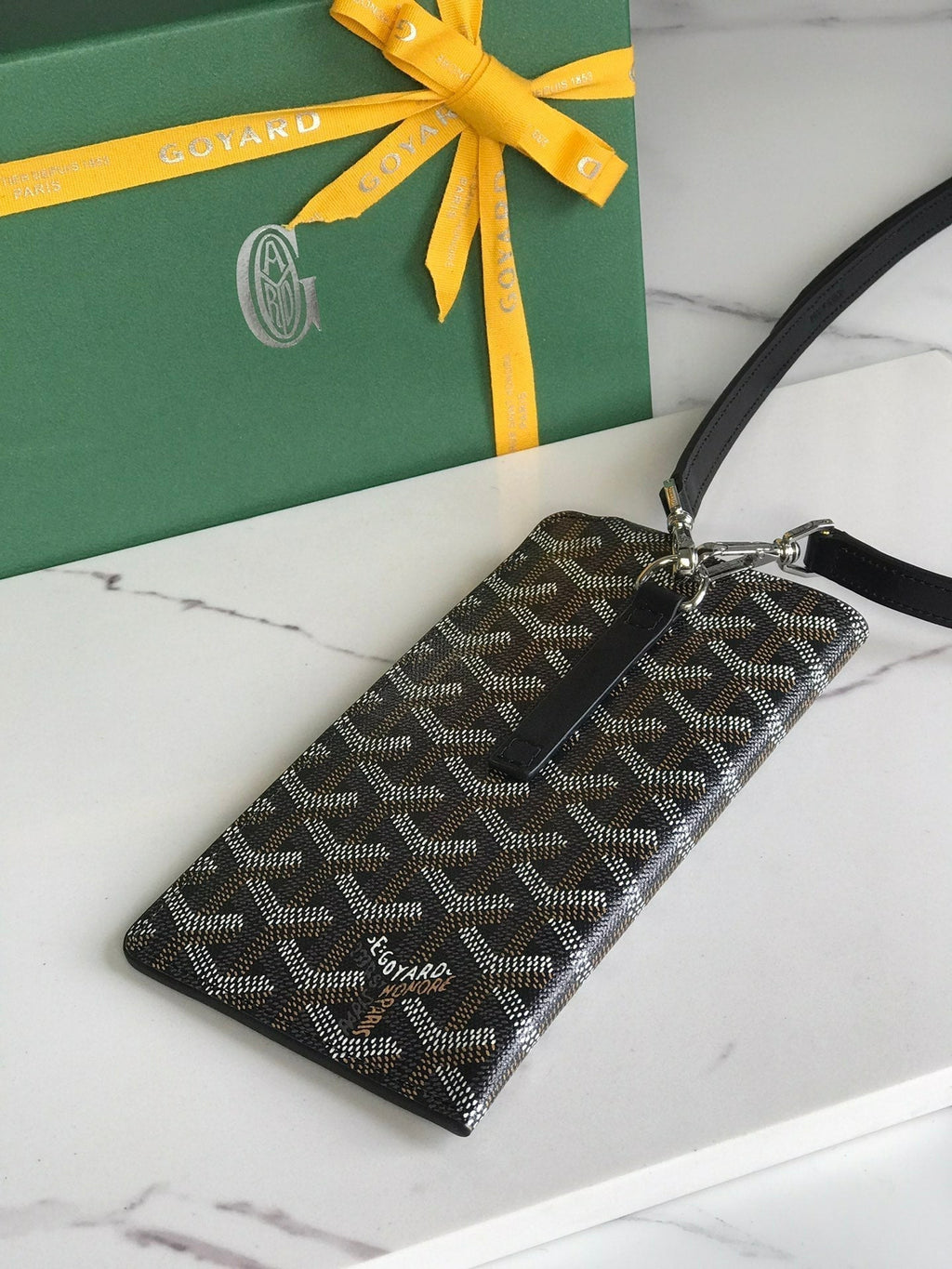 MONTMARTRE GM CASE 18 IN BLACK GOYARDINE CANVAS