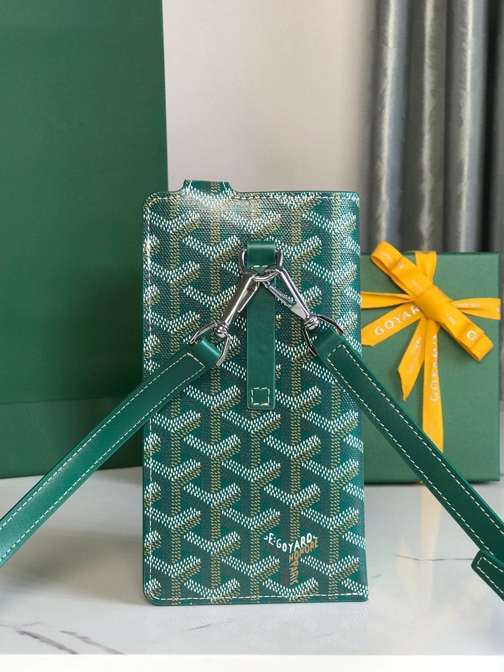 MONTMARTRE GM CASE 18 IN GREEN GOYARDINE CANVAS