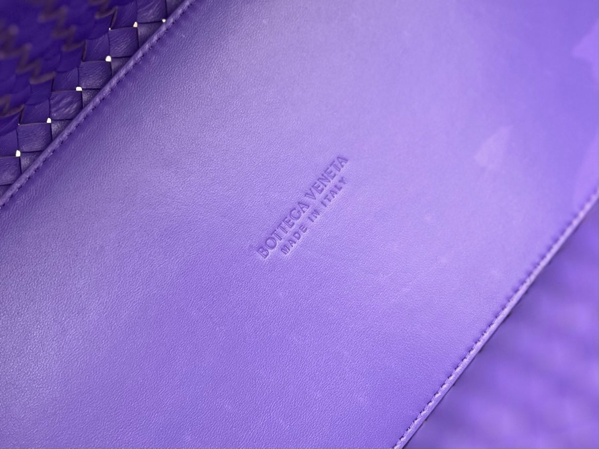 BOTTEGA VENETA LARGE CABAT 51 IN MAUVE PURPLE LAMBSKIN