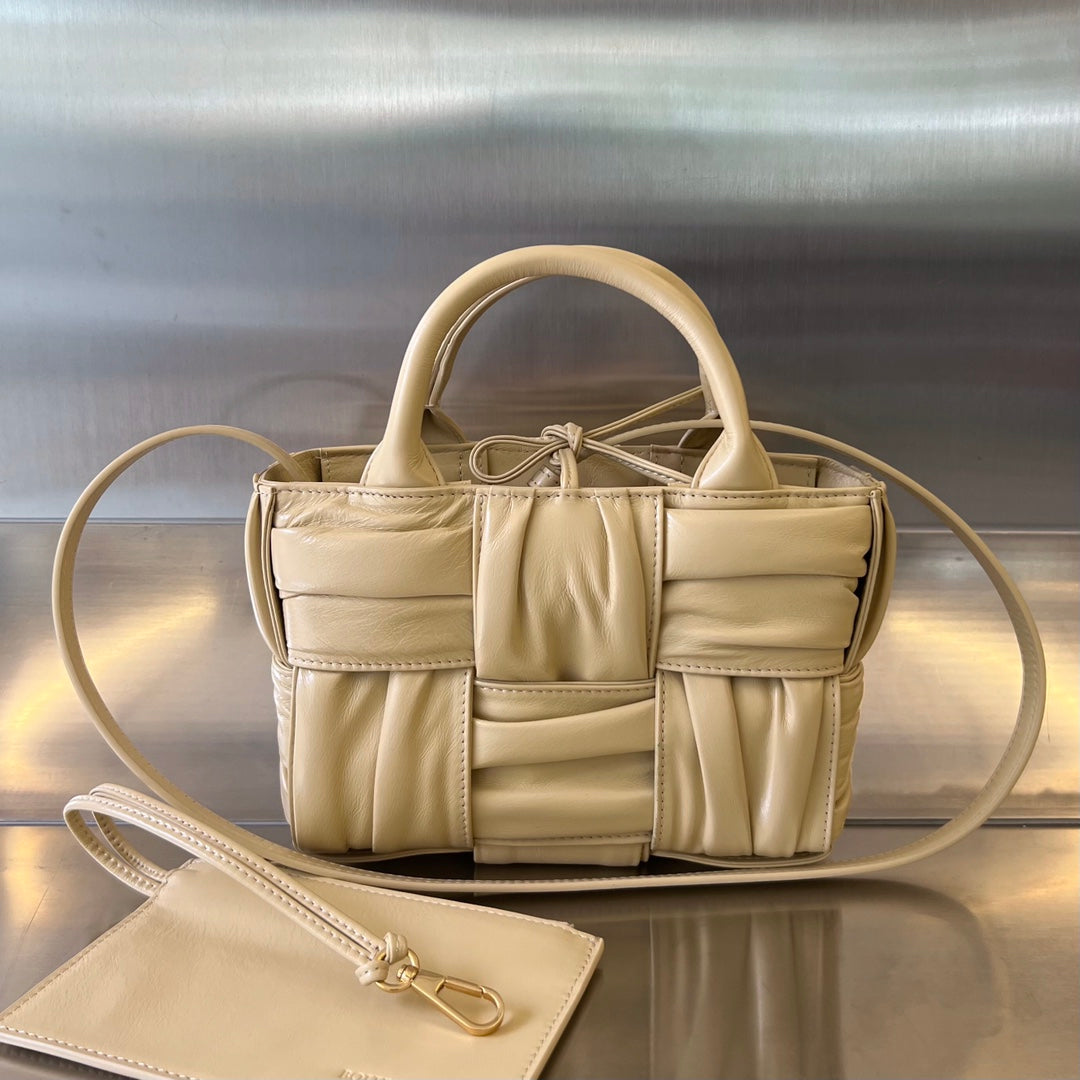BOTTEGA VENETA CANDY ARCO TOTE 20 IN BEIGE SOFT LAMBSKIN