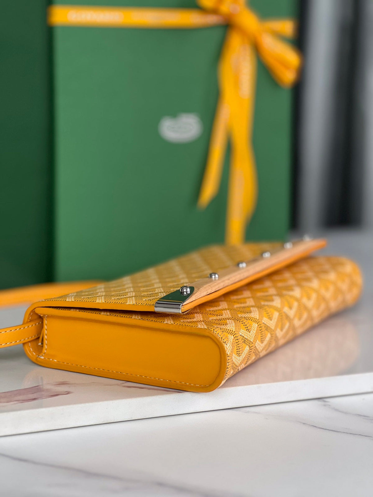 MONTE-CARLO PM CLUTCH 25 IN YELLOW GOYARDINE CANVAS