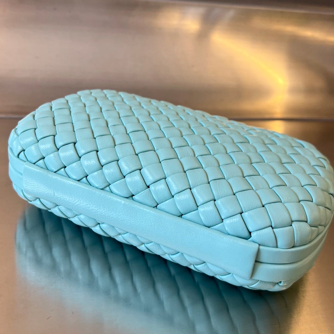 KNOT 20 IN BLUE PASTEL LAMBSKIN