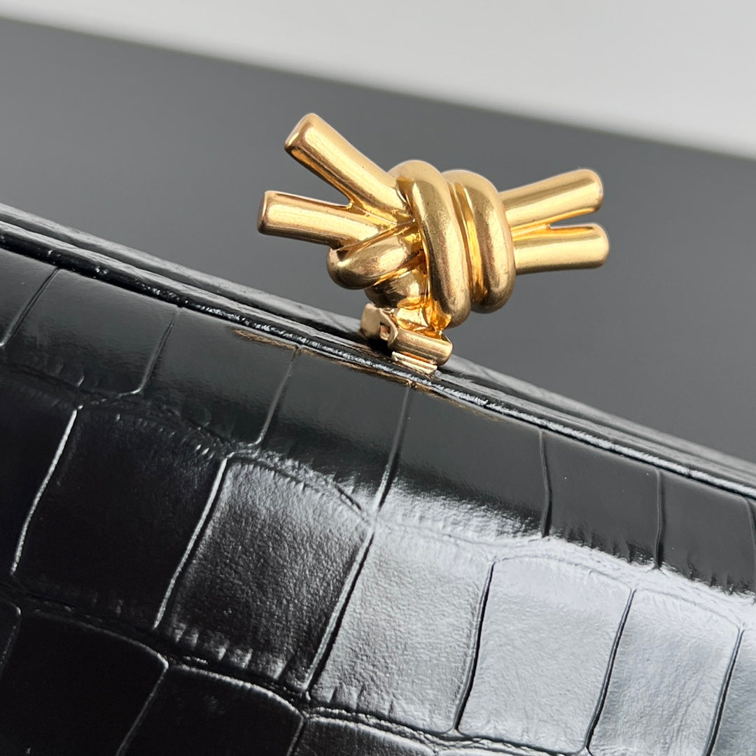 KNOT 19 IN BLACK CROCODILE PATTERN CALFSKIN