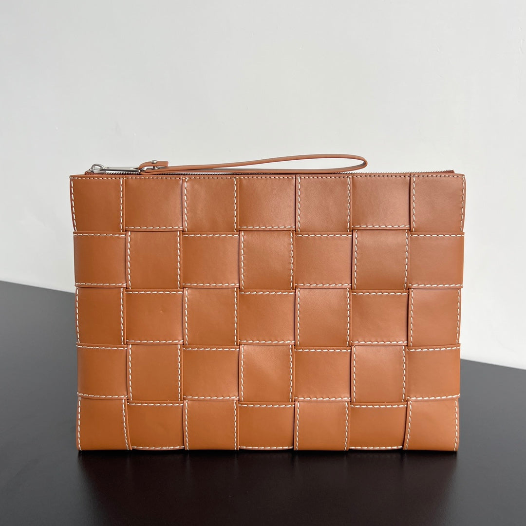 LARGE CASSETTE POUCH 35 IN BURNT SIENNA CALFSKIN