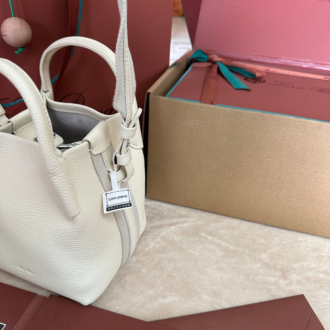 MICRO BALE BAG IN WHITE CALFSKIN