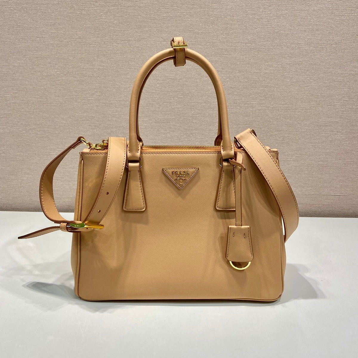 PRADA MEDIUM GALLERIA BAG 28 IN CIDER BROWN SMOOTH CALFSKIN GOLD HARDWARE