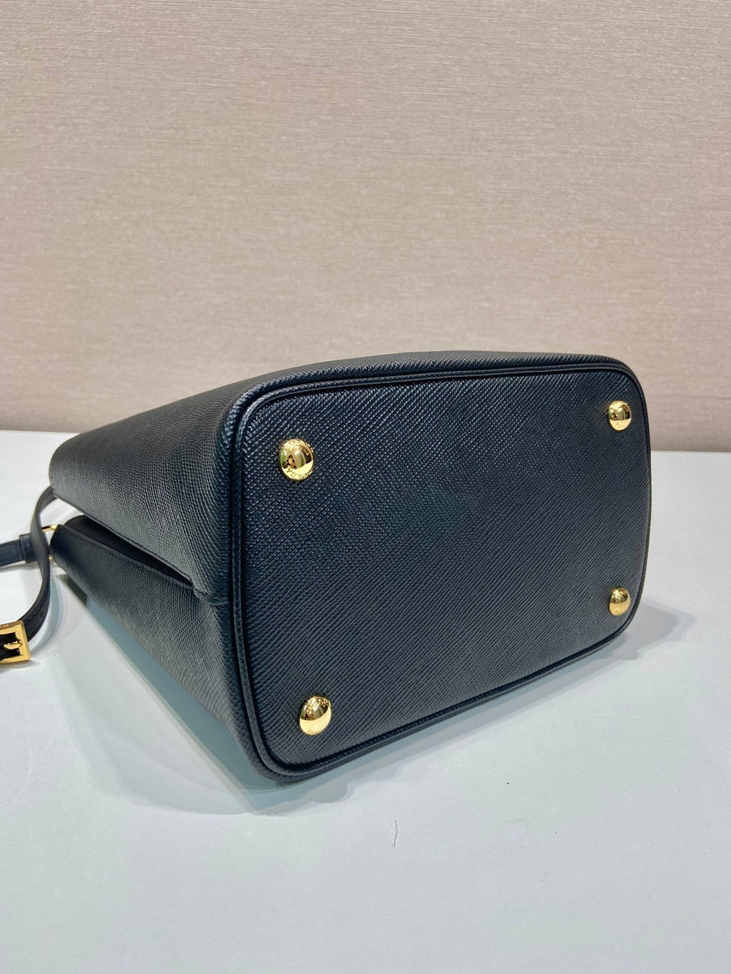 PRADA BUCKET BAG 23 IN BLACK SAFFIANO LEATHER