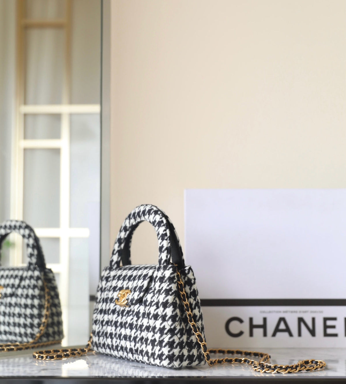 CHANEL 25S KELLY BAG 19 CM IN BLACK MIX WHITE TWEED WITH GOLD HARDWARE