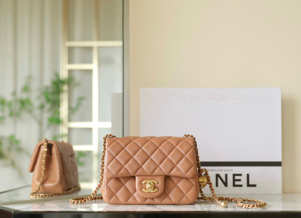 CHANEL 25S FLAP BAG 18 CM IN LIGHT BROWN LAMBSKIN WITH GOLD HARDWARE
