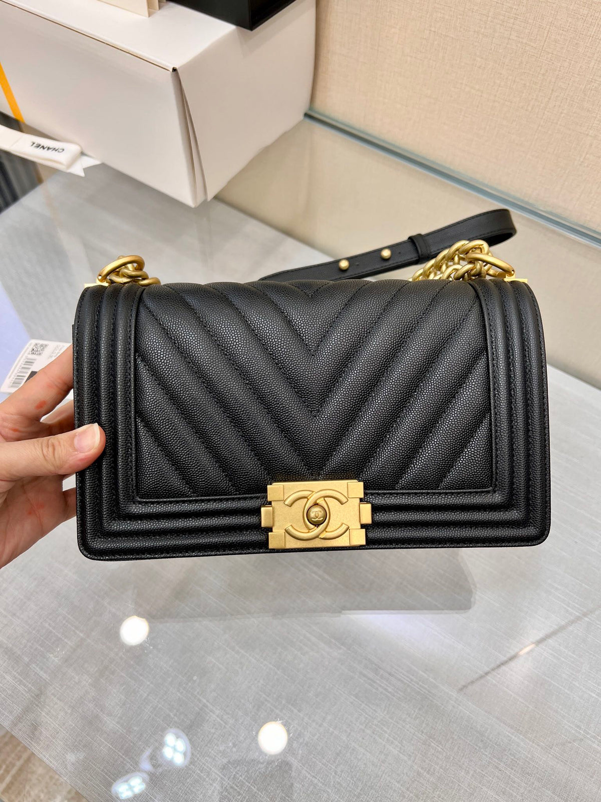 CHANEL BOY BAG MEDIUM 25 BLACK CHEVRON CAVIAR RUTHENIUM HARDWARE