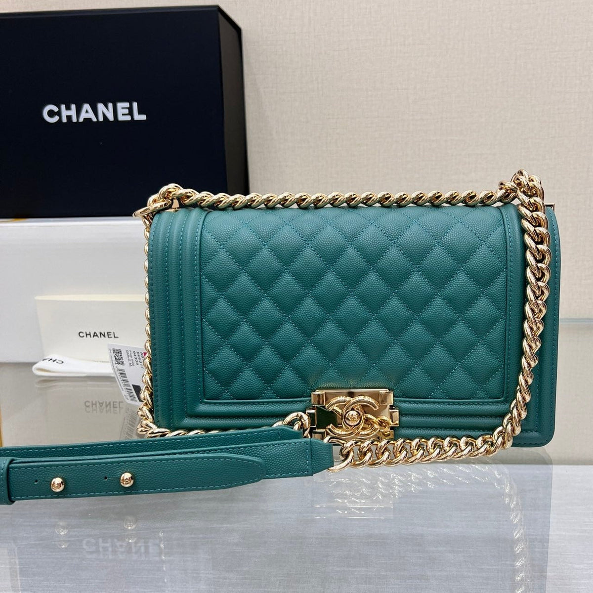 CHANEL BOY BAG MEDIUM 25 EVERGREEN CAVIAR GOLD HARDWARE