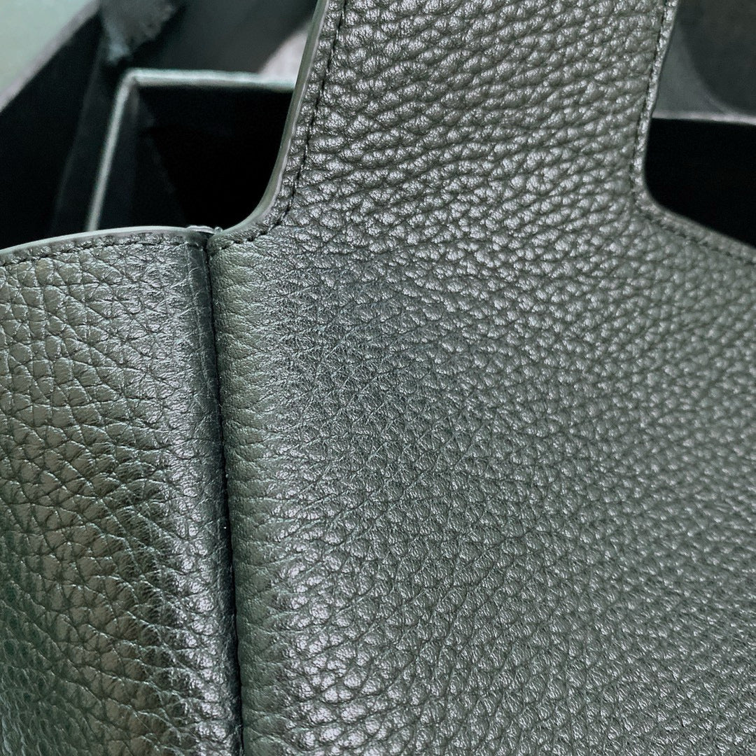 LE 5 À 7 BEA IN GRAINED LEATHER BLACK
