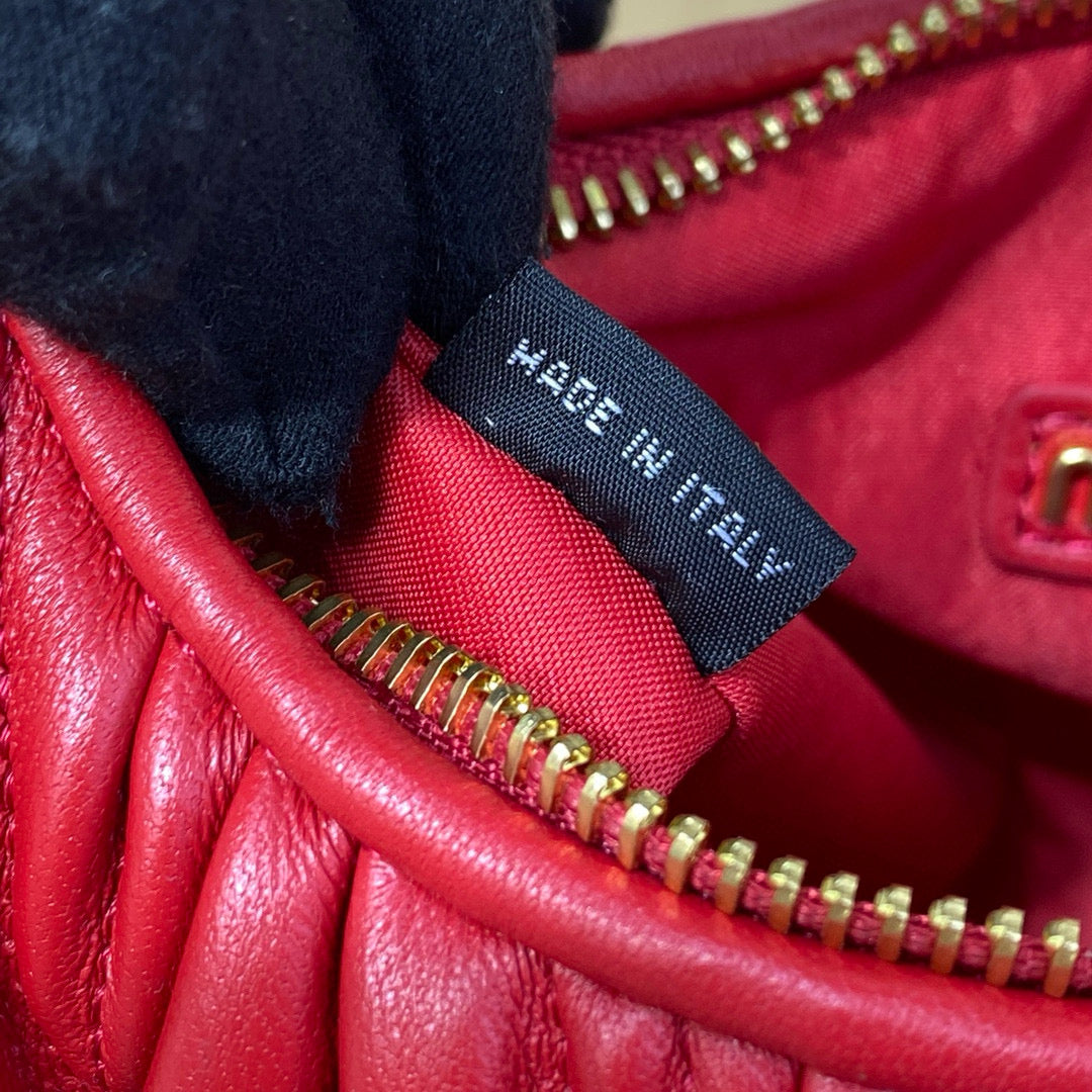 WANDER SMALL HOBO BAG 20 IN RED CALFSKIN