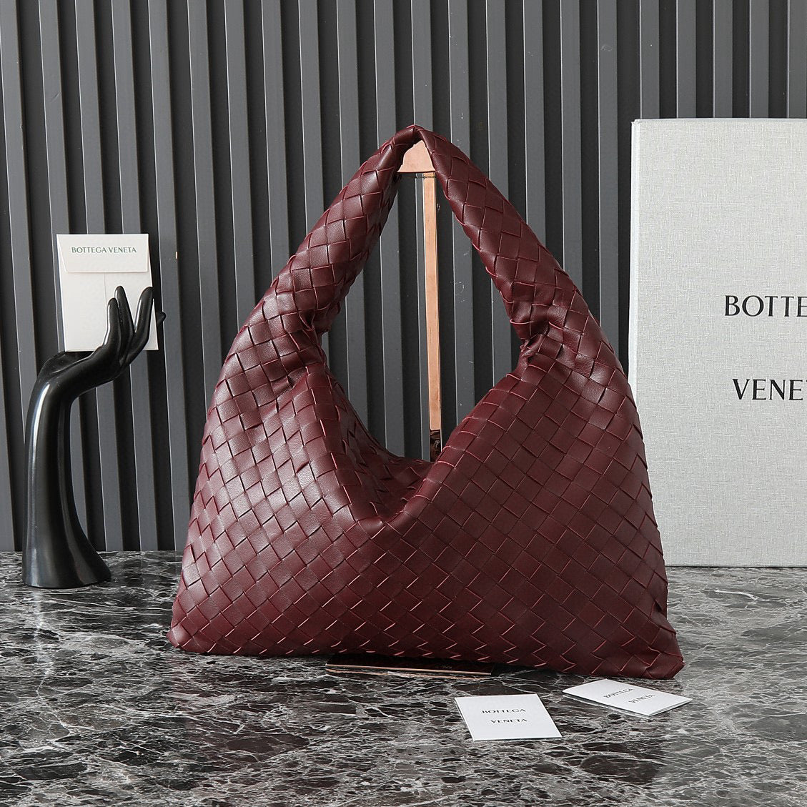LARGE HOP 54 IN BURGUNDY LAMBSKIN