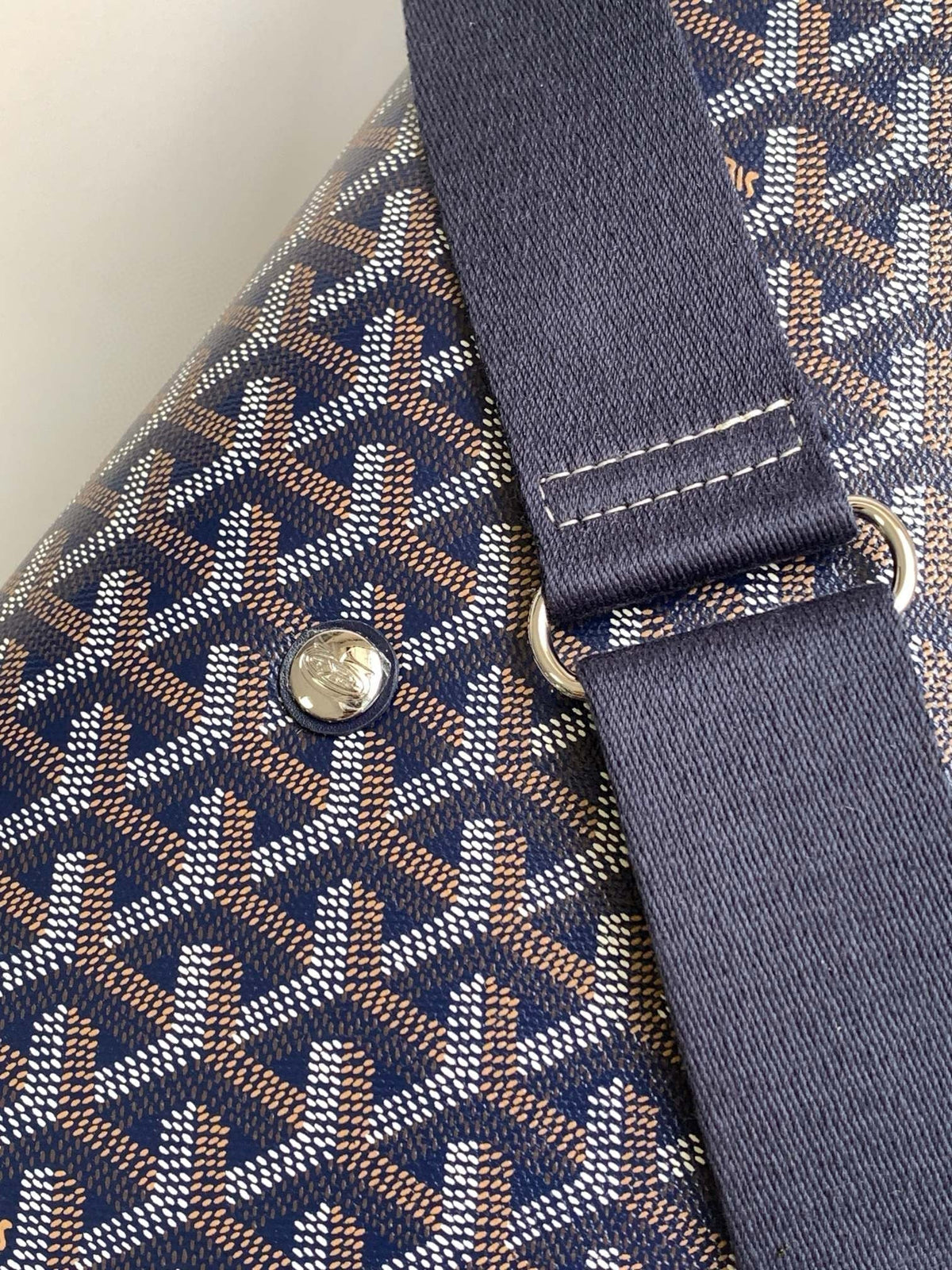 CAPETIEN MESSENGER BAG 39 IN NAVY BLUE GOYARDINE CANVAS AND CALFSKIN