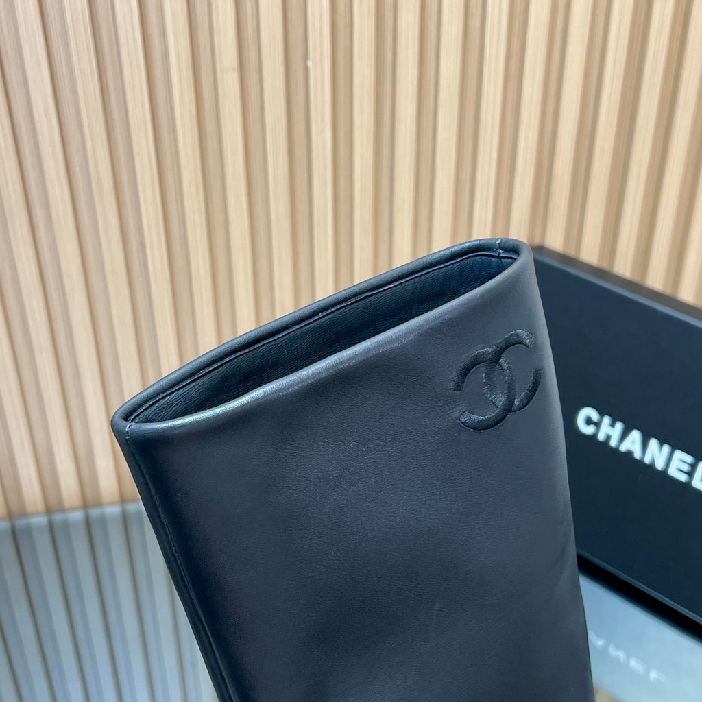 CHANEL 25S KNEE-HIGH HEELED BOOTS 65MM IN BLACK CALFSKIN GOLD HARDWRE
