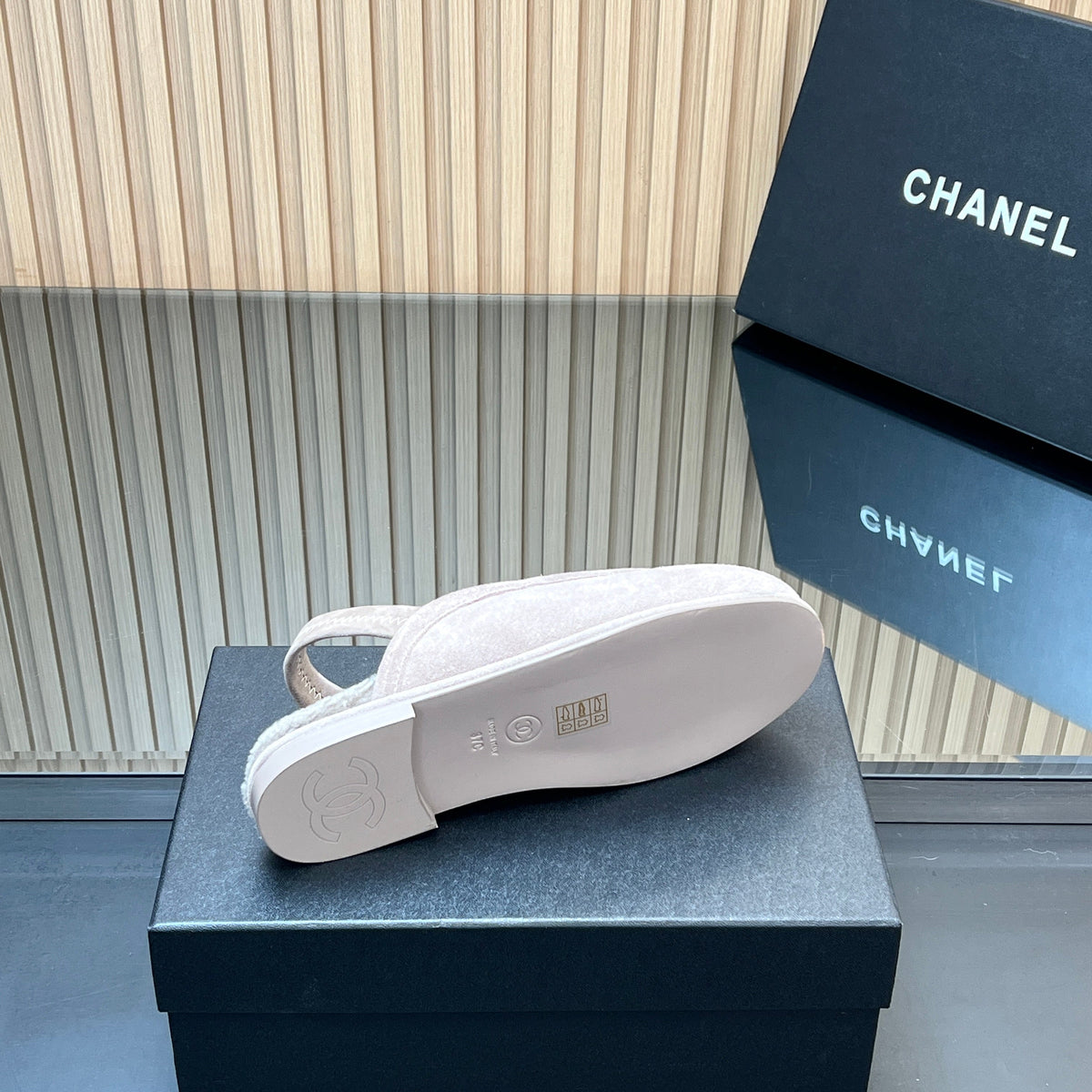 CHANEL 25S BACK STRAP MULE 15MM IN LIGHT PURPLE SUEDE AND WOOL SILVER HARDWRE