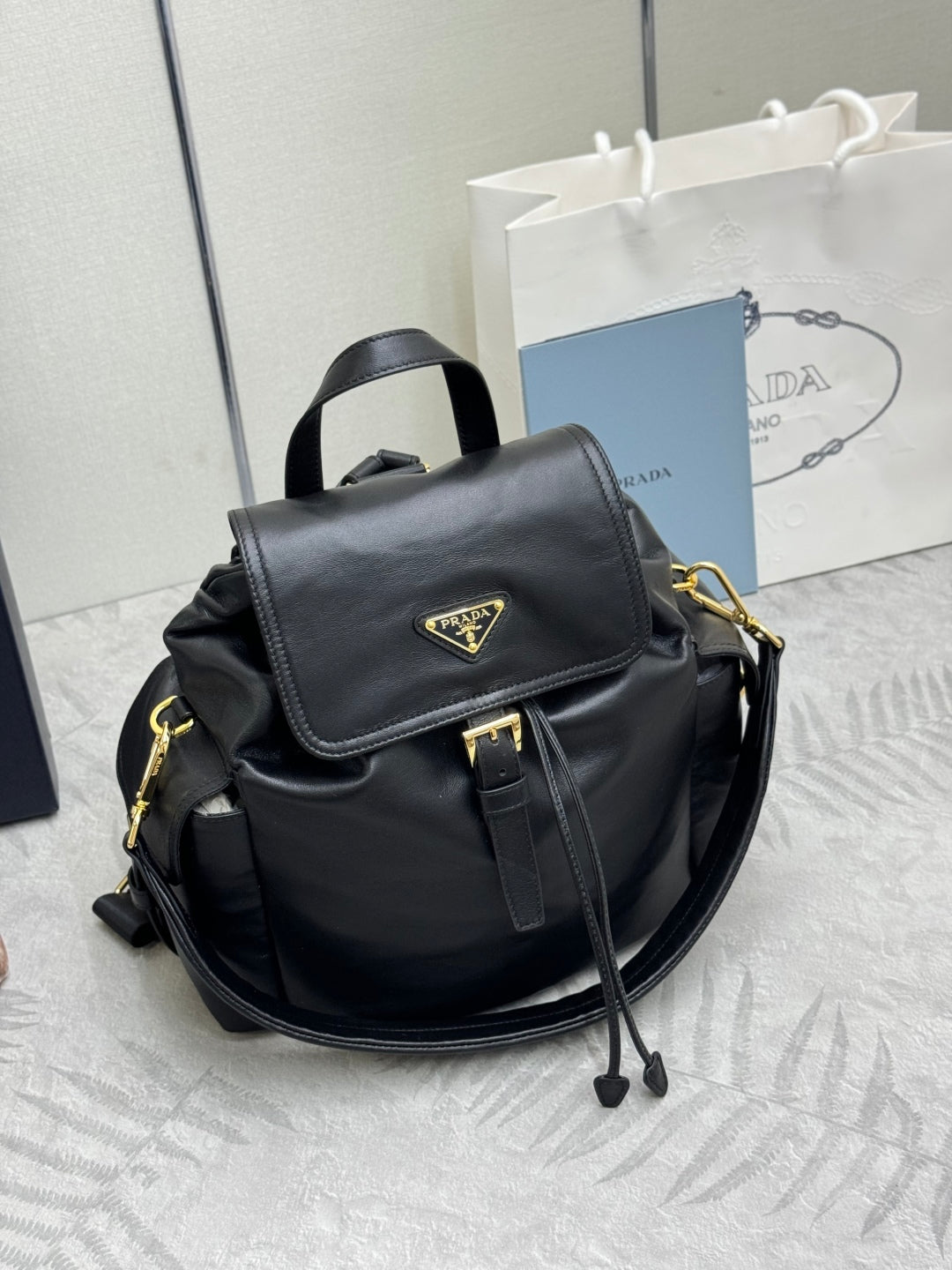 PRADA 25S EXPLORE MEDIUM BACKPACK 29 IN BLACK CALFSKIN GOLD HARDWRE