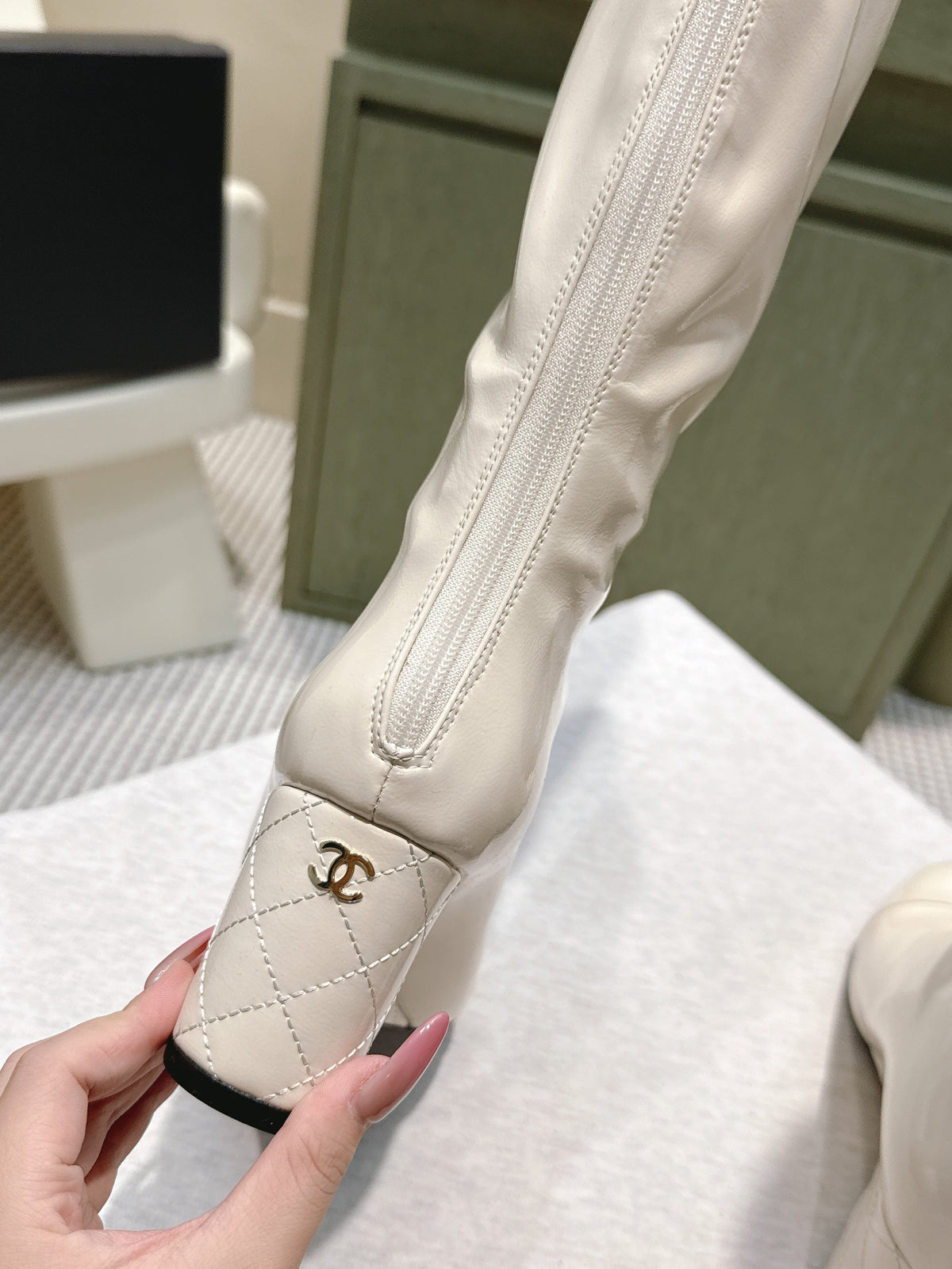 CHANEL 25S KNEE-HIGH BOOTS 60MM IN WHITE PATENT CALFSKIN WEDGE HEELS