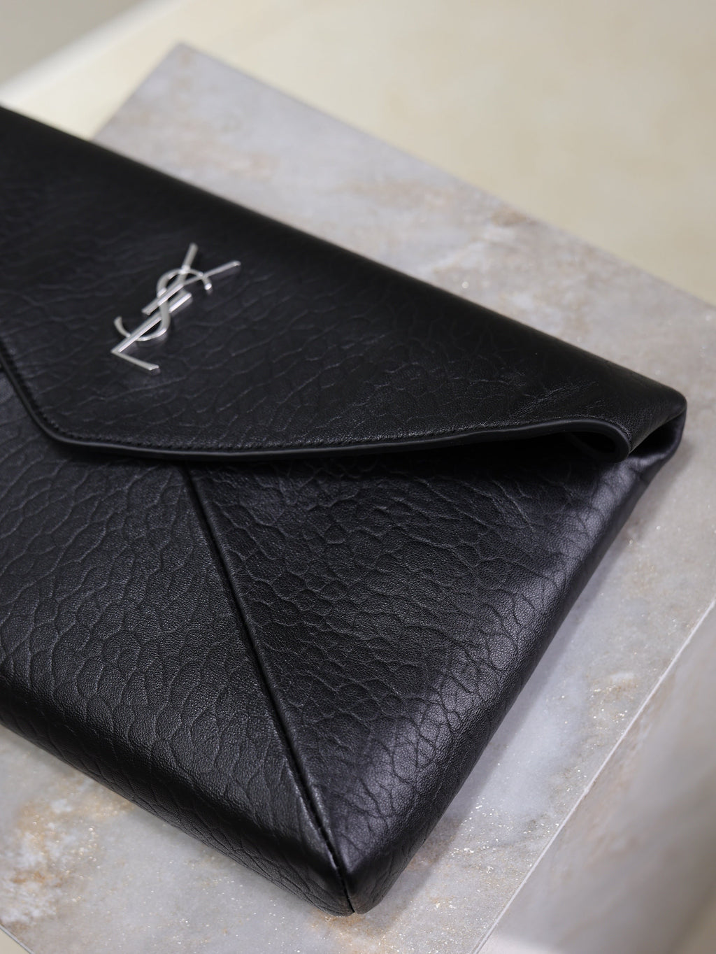 YSL 25S CASSANDRE LARGE ENVELOPE POUCH 29 IN BLACK CALFSKIN GRAY HARDWRE