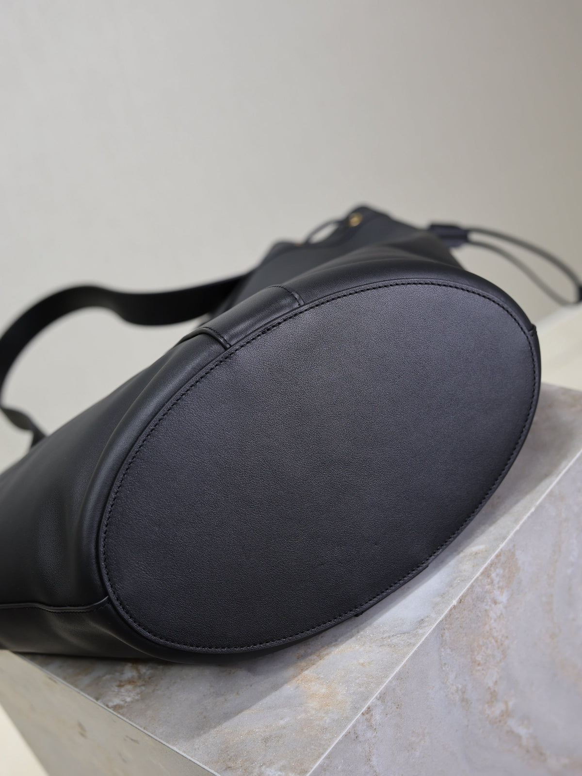 YSL 25S Y LARGE HOBO 50 IN BLACK CALFSKIN GOLD HARDWRE