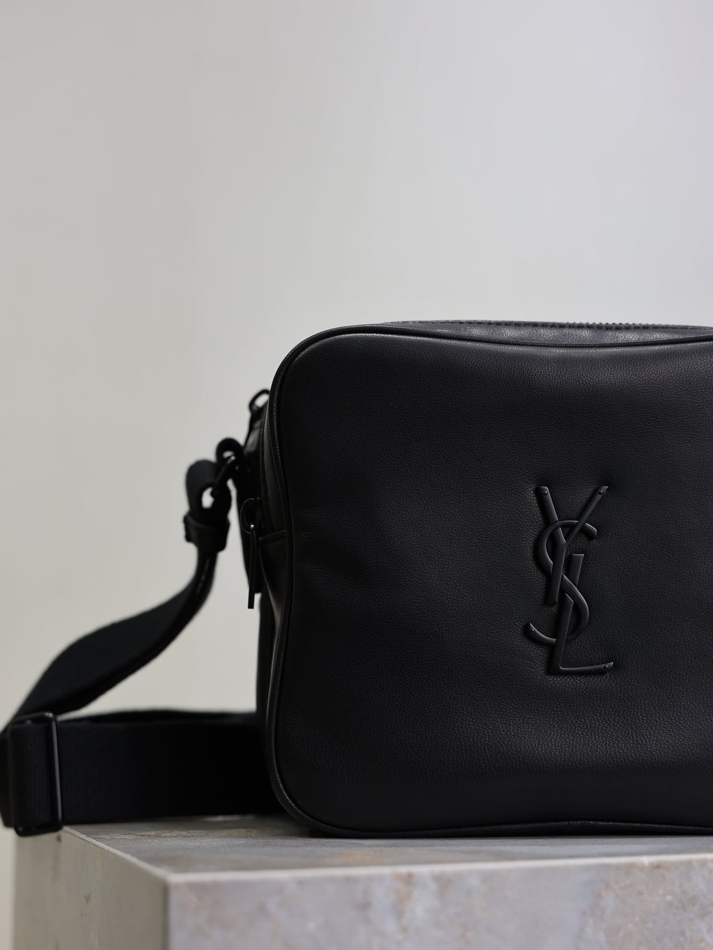 YSL 25S NIKI CAMERA BAG 19 IN BLACK CALFSKIN
