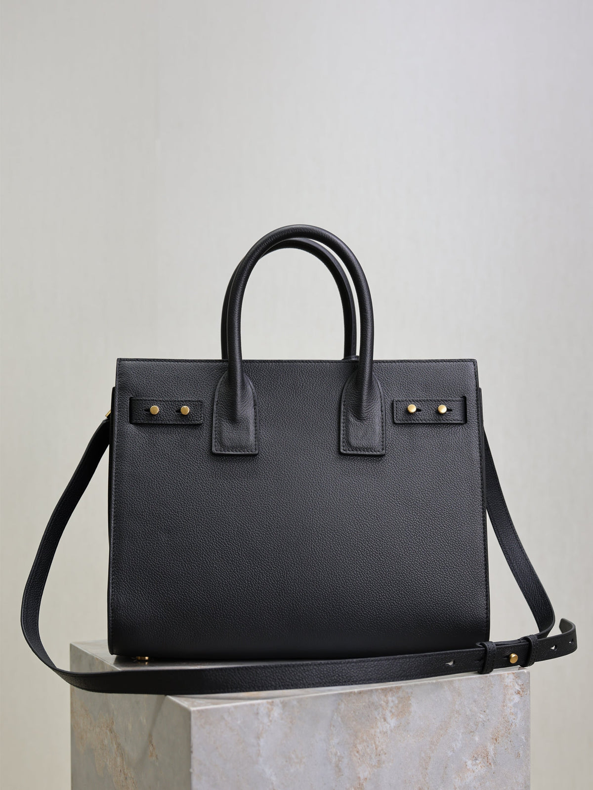 YSL 25S SAC DE JOUR GM 32 IN BLACK SUPPLE GRAINED CALFSKIN GOLD HARDWRE