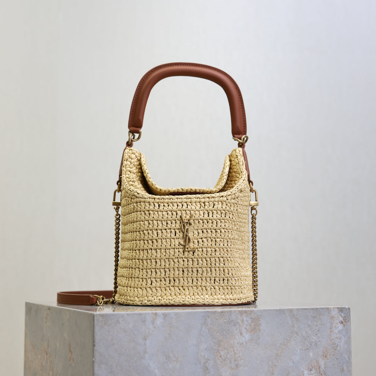 YSL 25S GABY BUCKET BAG 19 IN RAFFIA AND CALFSKIN GOLD HARDWRE