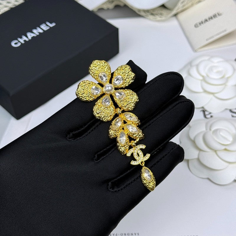 18K  Chanel 26C Flower Crystal Drop Gold Brooch