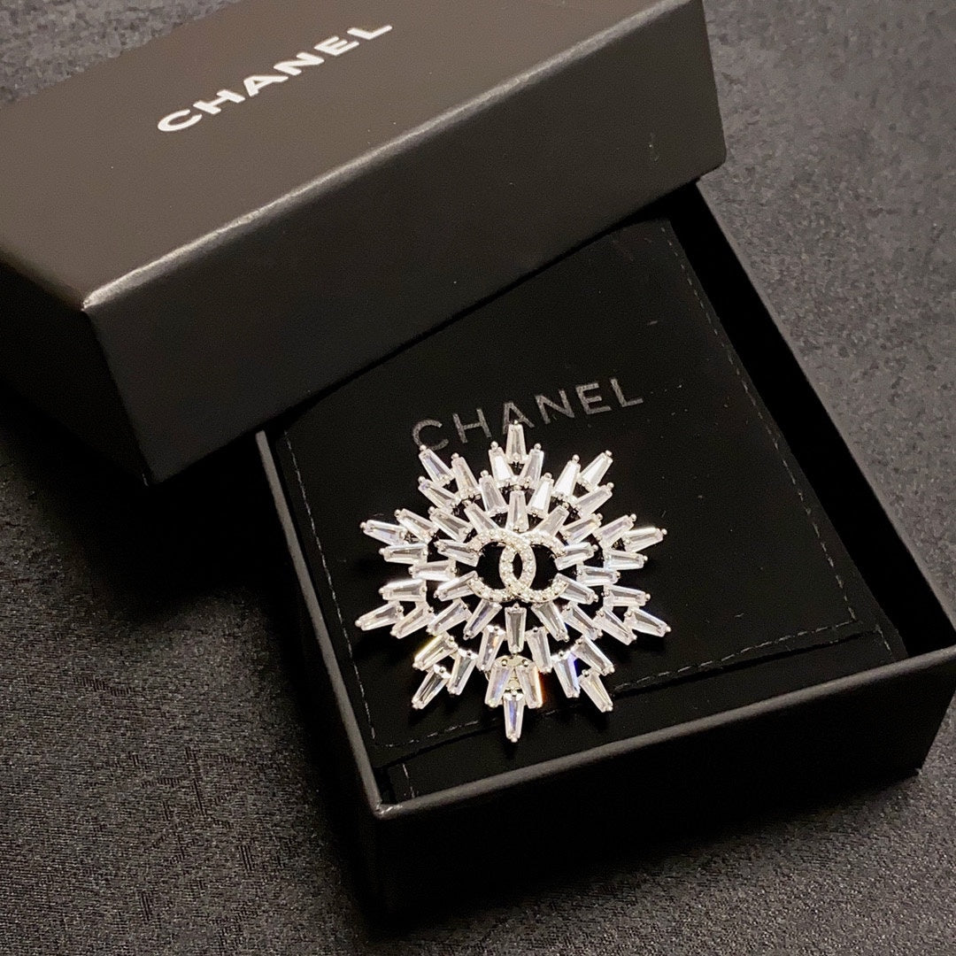 18K  Chanel Snow Flower Brooch