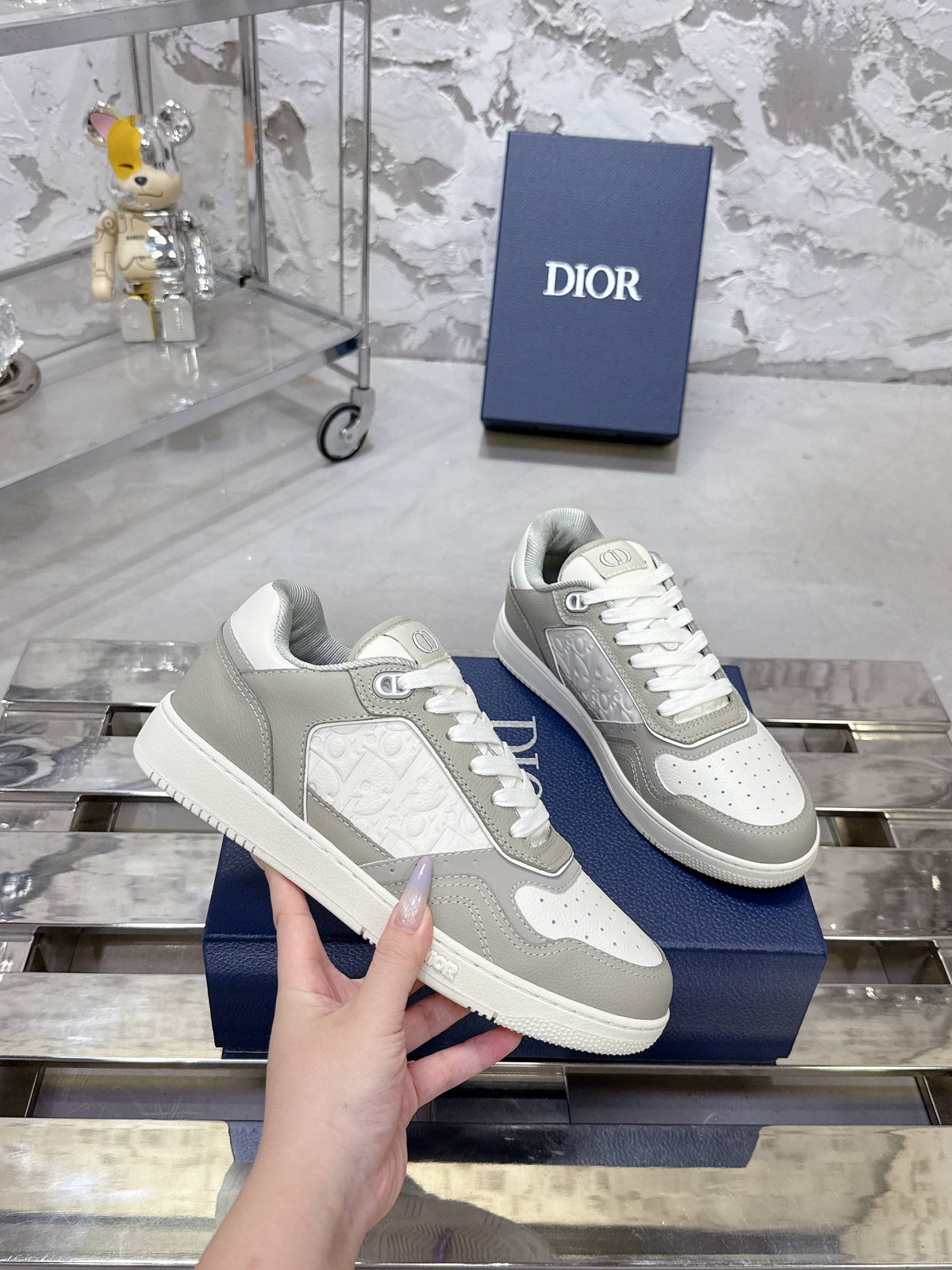 DIOR 25S B27 UPTOWN LOW-TOP SNEAKERS IN GREY MIX CREAM WHITE CALFSKIN STYLE 4