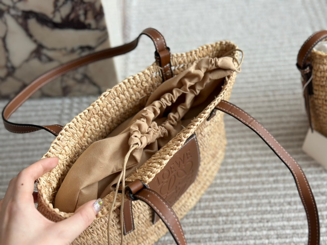 LOE 27 SUMMER WOVEN BASKET IN NATURAL RAFFIA