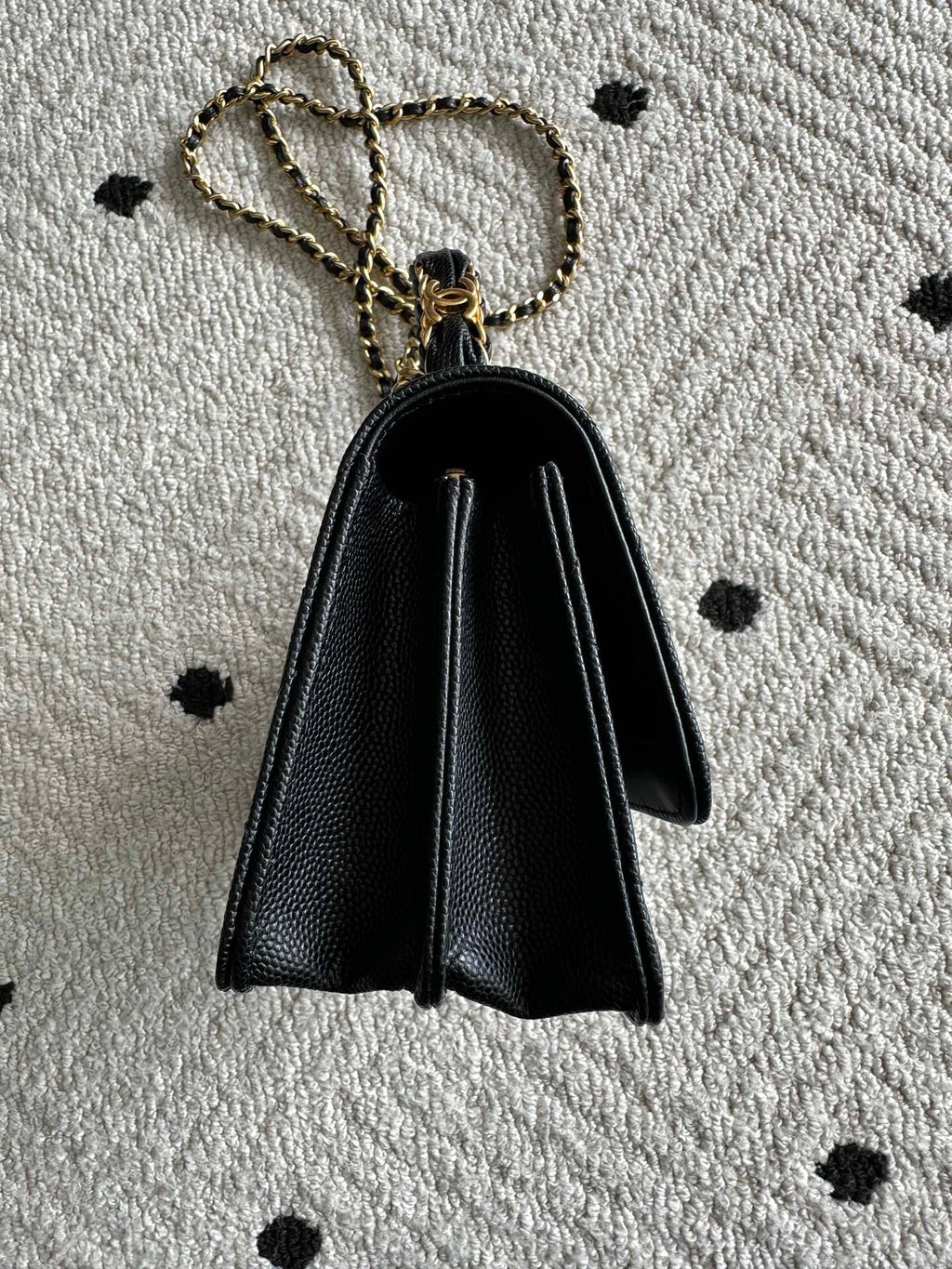 CHANEL 25S CLASSIC WALLET ON CHAIN 19 IN BLACK LAMBSKIN WITH GOLD HARDWARE