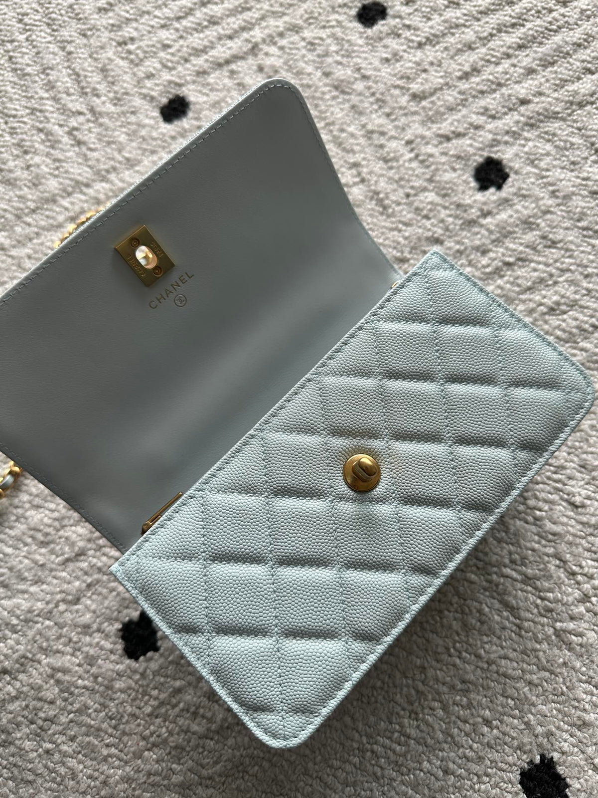 CHANEL 25S CLASSIC WALLET ON CHAIN 19 IN MINT GREEN PASTEL LAMBSKIN WITH GOLD HARDWARE