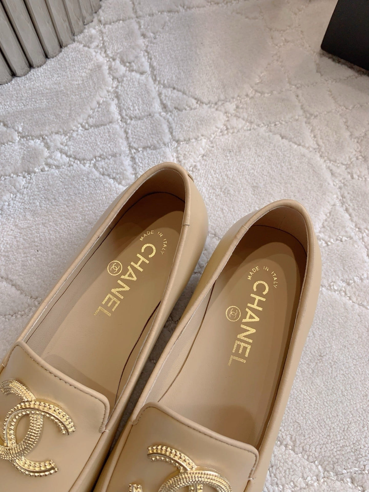 CHANEL 25S LOAFERS WITH LARGE LOGO IN LIGHT CARAMEL CALFSKIN GOLD HARDWARE