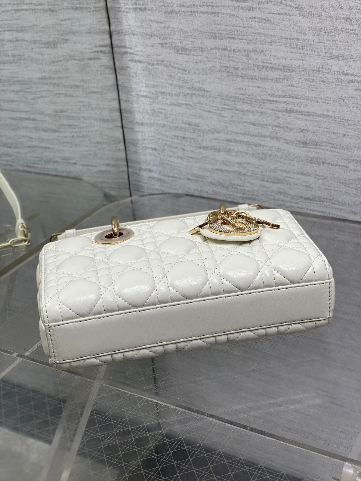 DIOR 25S SMALL LADY D‑JOY BAG 22 IN IVORY CALFSKIN GOLD HARDWRE
