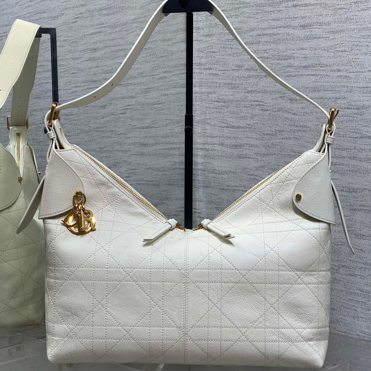 DIOR 25S VOYAGE BAG 34 IN IVORY FLAT MACROCANNAGE GRAINED CALFSKIN