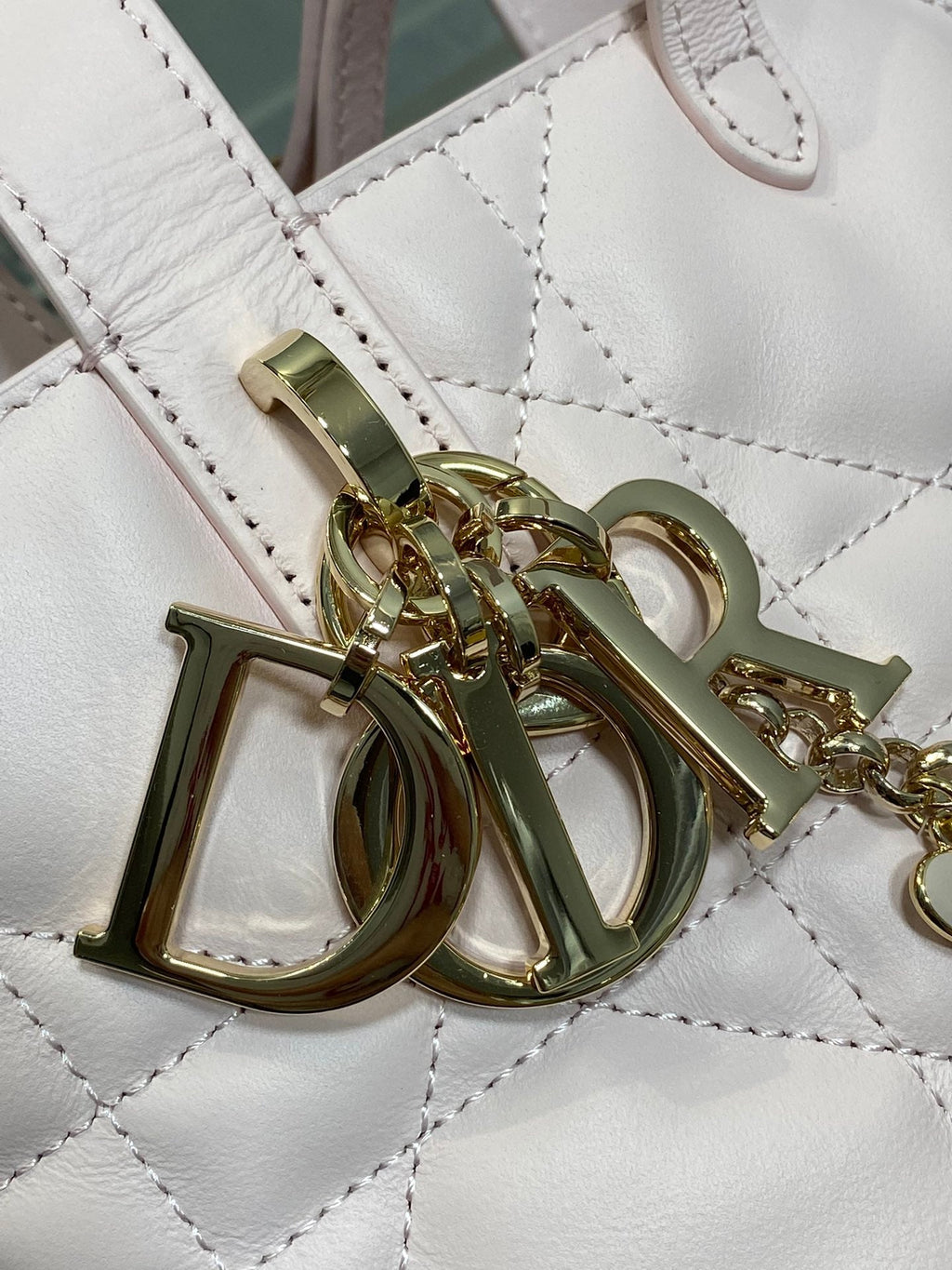 DIOR 25S TOUJOURS VERTICAL TOTE BAG 18 IN LIGHT PINK CALFSKIN WITH CHARM BRACELET STRAP