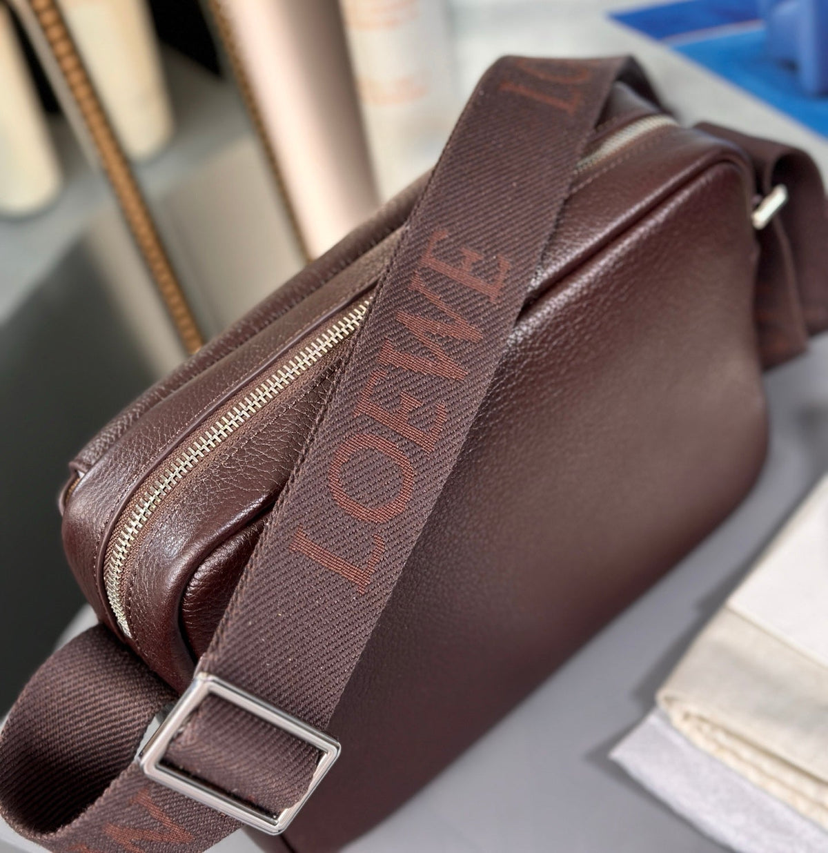 MEDIUM 23 PEBBLE MESSENGER BAG IN HICKORY BROWN SUPPLE GRAINED CALFSKIN