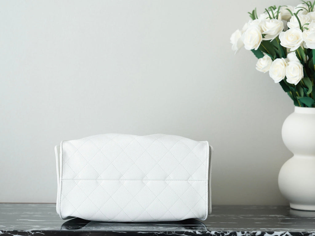 CHANEL 25S HOBO BAG 30 CM IN WHITE LAMBSKIN WITH GOLD HARDWARE
