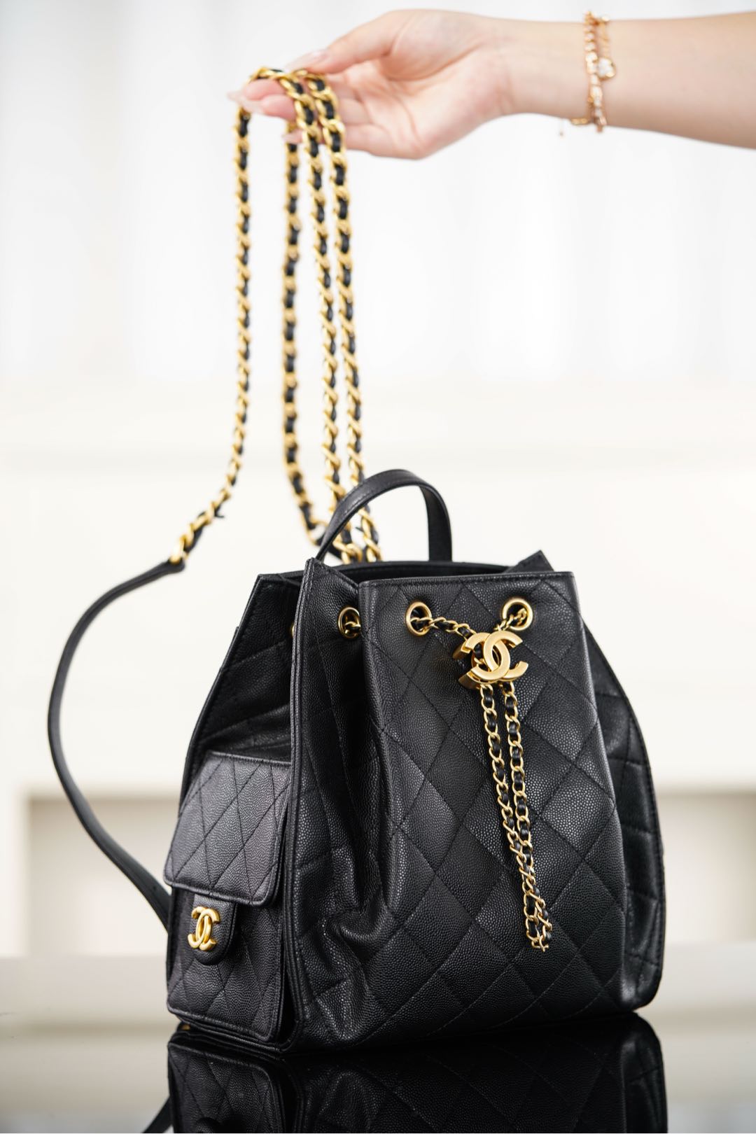 CHANEL 25S GRABRIELLE 23 CM IN BLACK LAMBSKIN WITH GOLD HARDWARE