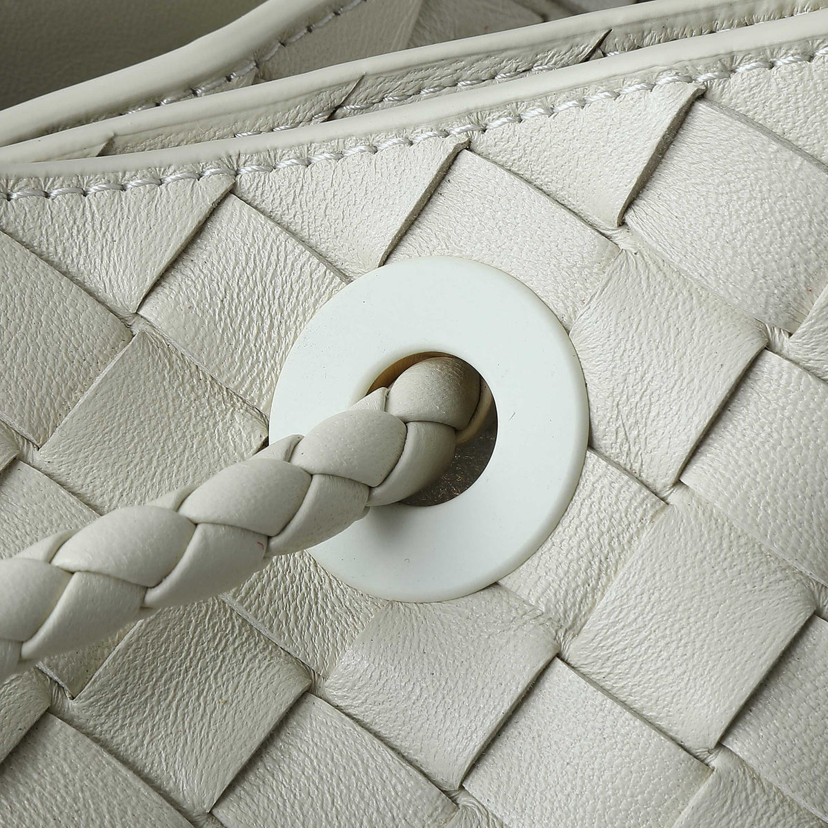 BOTTEGA VENETA 25S LARGE ANDIAMO 42 IN IVORY CALFSKIN GOLD HARDWARE