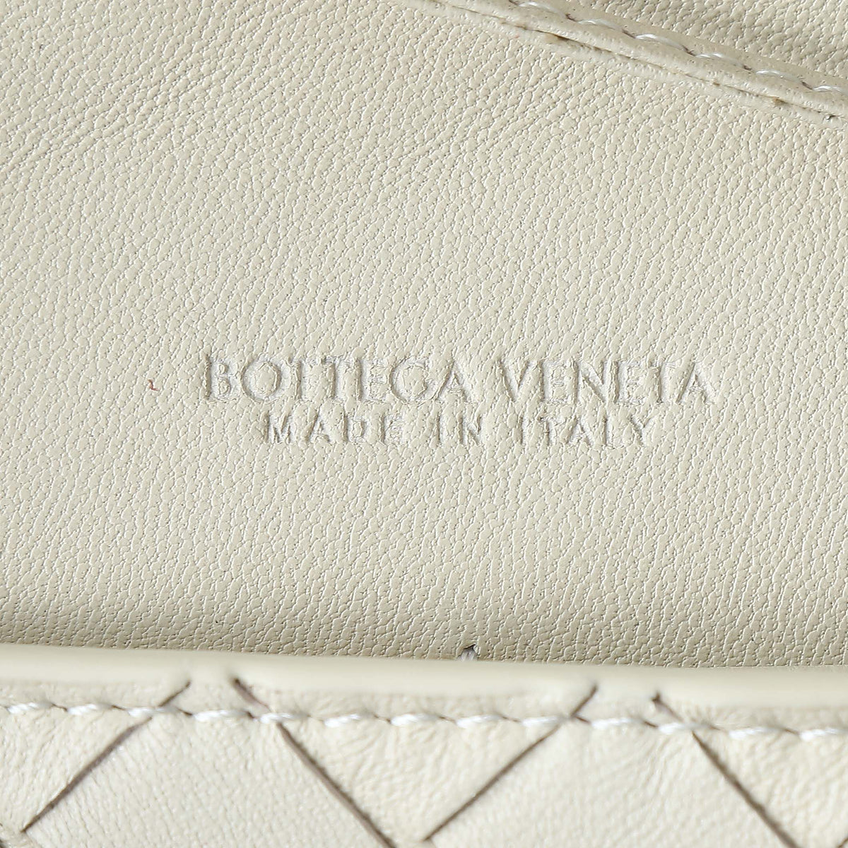 BOTTEGA VENETA 25S ANDIAMO POUCH 19 IN IVORY CALFSKIN GOLD HARDWARE