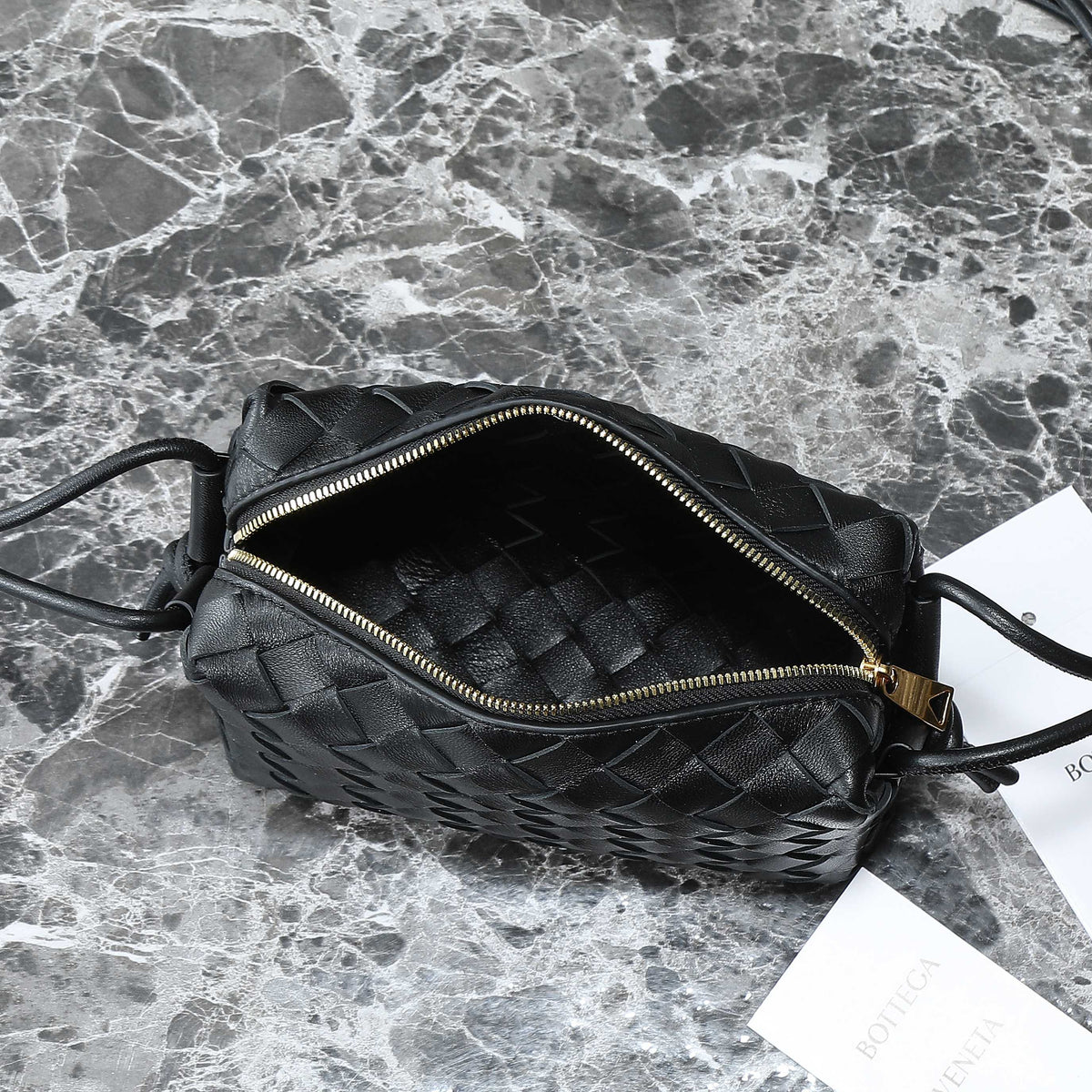BV MINI LOOP 17CM BLACK CALFSKIN