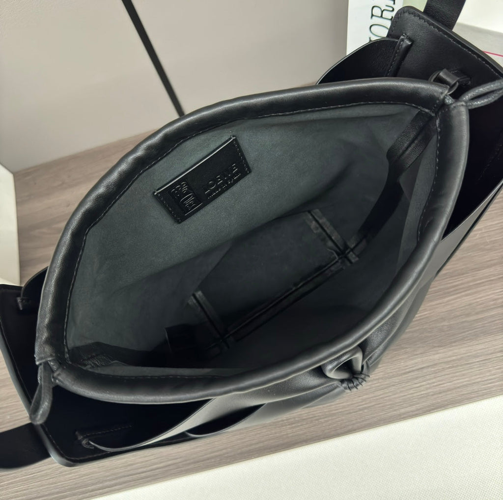 LOE 27 HAMMOCK COMPACT BAG IN BLACK CALFSKIN